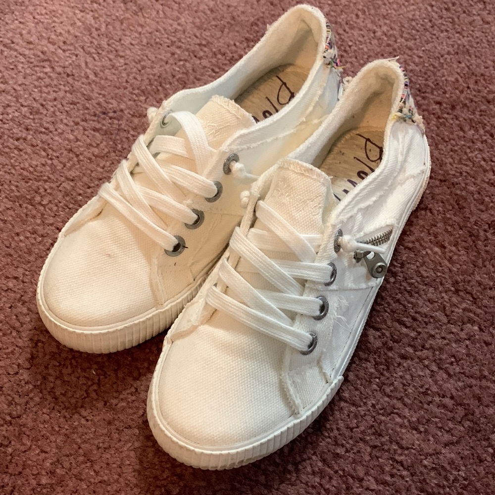 Woman’s Blowfish Malibu slip on sneaker size 6